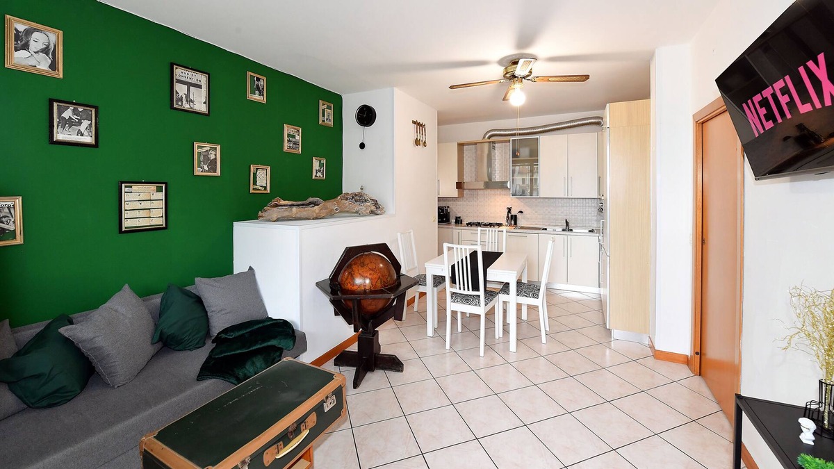 Valverde Apartment | Two bedroom apartment with large garden a few steps from the sea