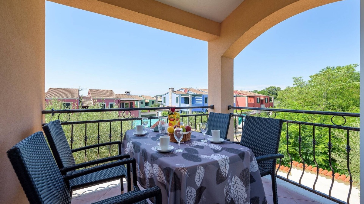 Basanija Apartment | Two bedroom apartment with terrace and sea view Bašanija, Umag (A-3402-c)