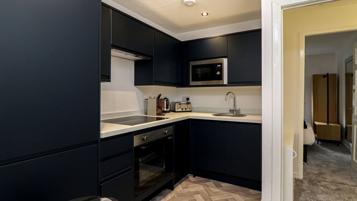 Newton Mearns Apartment | Two Bedroom Apartment in Beautiful Leafy Suburb