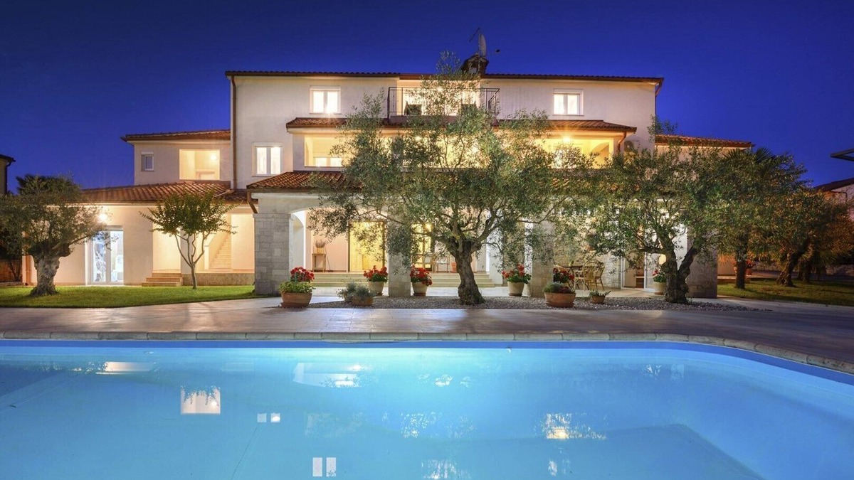 Mali Maj Apartment | Two-Bedroom Apartment Hope V with Balcony near Porec