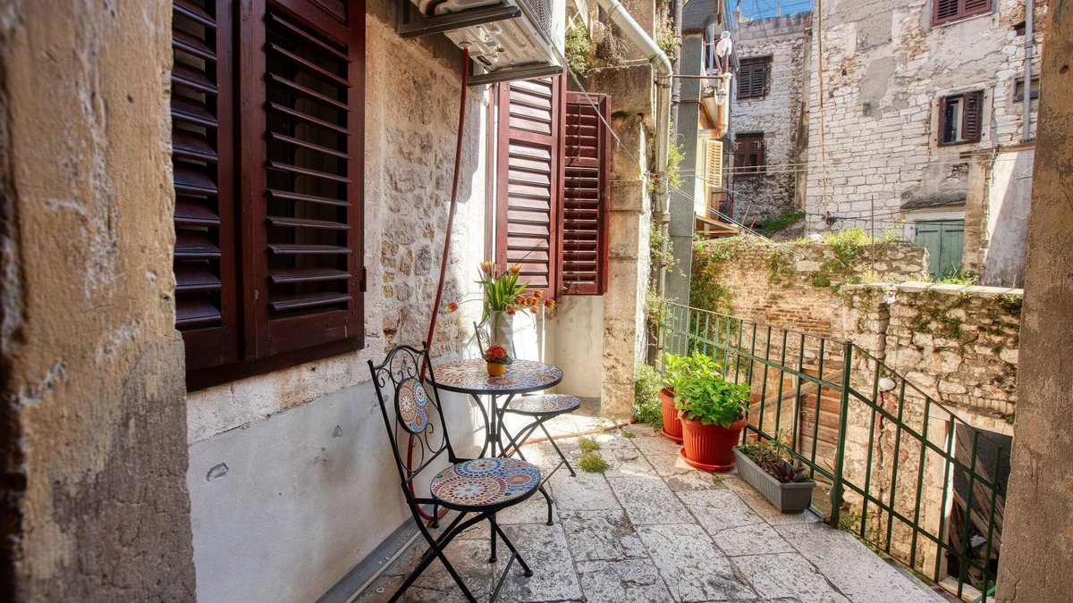 Grad Apartment | Two bedroom apartment with balcony Šibenik (A-21816-a)