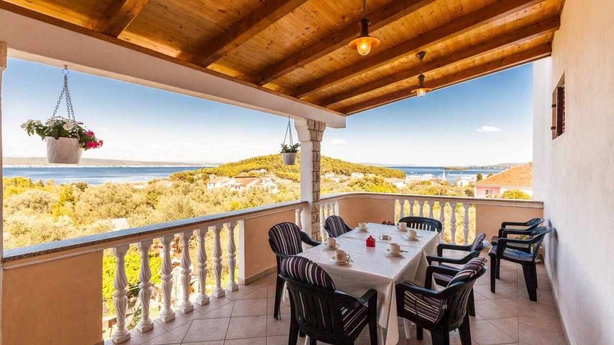 Kukljica Apartment | Two bedroom apartment with terrace and sea view Kukljica, Ugljan (A-8238-a)