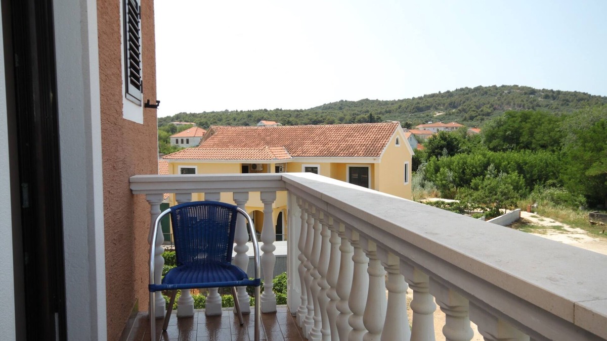 Kukljica Apartment | Two bedroom apartment with balcony and sea view Kukljica, Ugljan (A-8253-b)