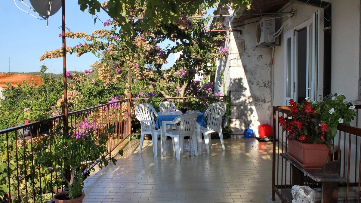 Vela Glavica Apartment | Two bedroom apartment with terrace and sea view Lumbarda, Korčula (A-9262-a)