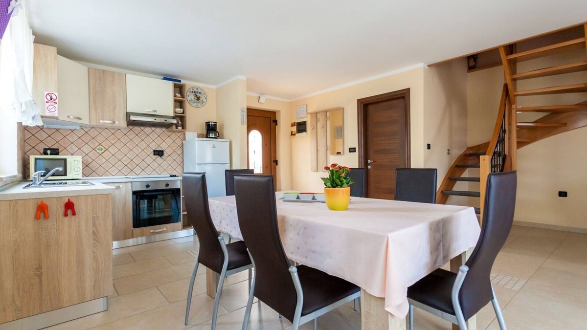 Porat Apartment | Two bedroom apartment with terrace Porat, Krk (A-19272-a)