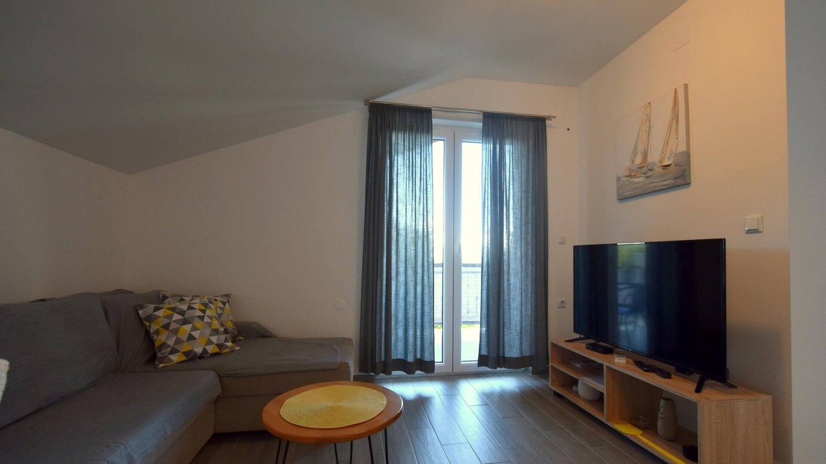 Gabonjin Apartment | Two bedroom apartment with balcony Gabonjin, Krk (A-19414-b)