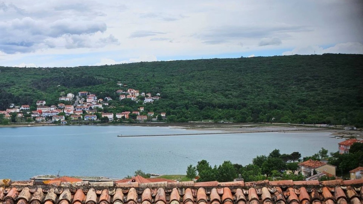 Cizici Apartment | Two bedroom apartment with terrace and sea view Čižići, Krk (A-15415-b)