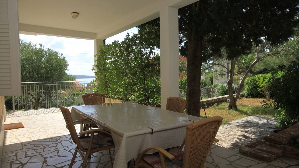 Nerezine Apartment | Two bedroom apartment with terrace Nerezine, Lošinj (A-2518-b)