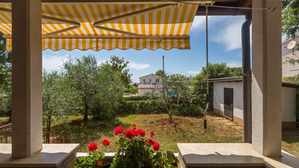 Kukci Apartment | Two bedroom apartment with terrace Kukci, Poreč (A-7166-a)