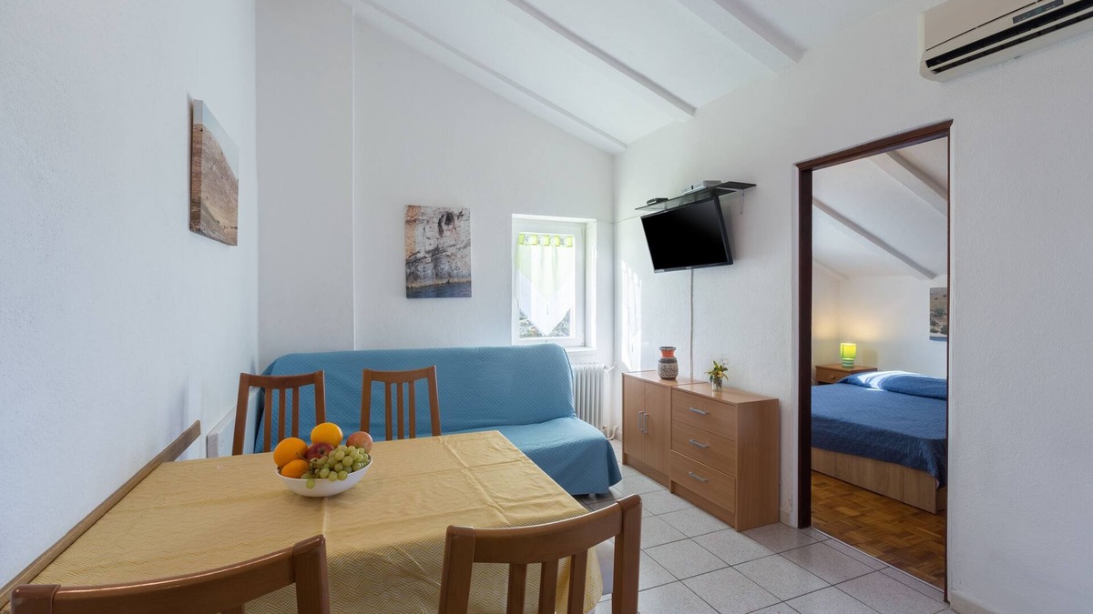 Karigador Apartment | Two bedroom apartment with terrace and sea view Karigador, Novigrad (A-2534-b)
