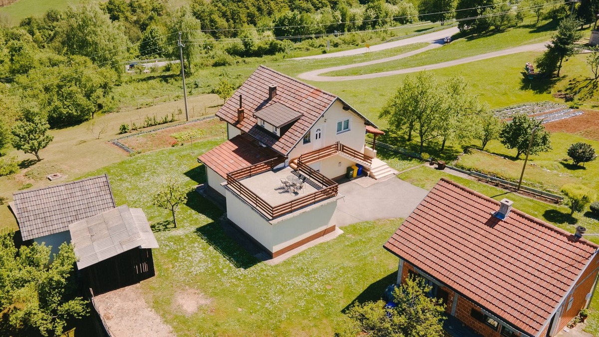 Seliste Apartment | Two bedroom apartment with terrace Seliste Dreznicko, Plitvice (A-23993-a)