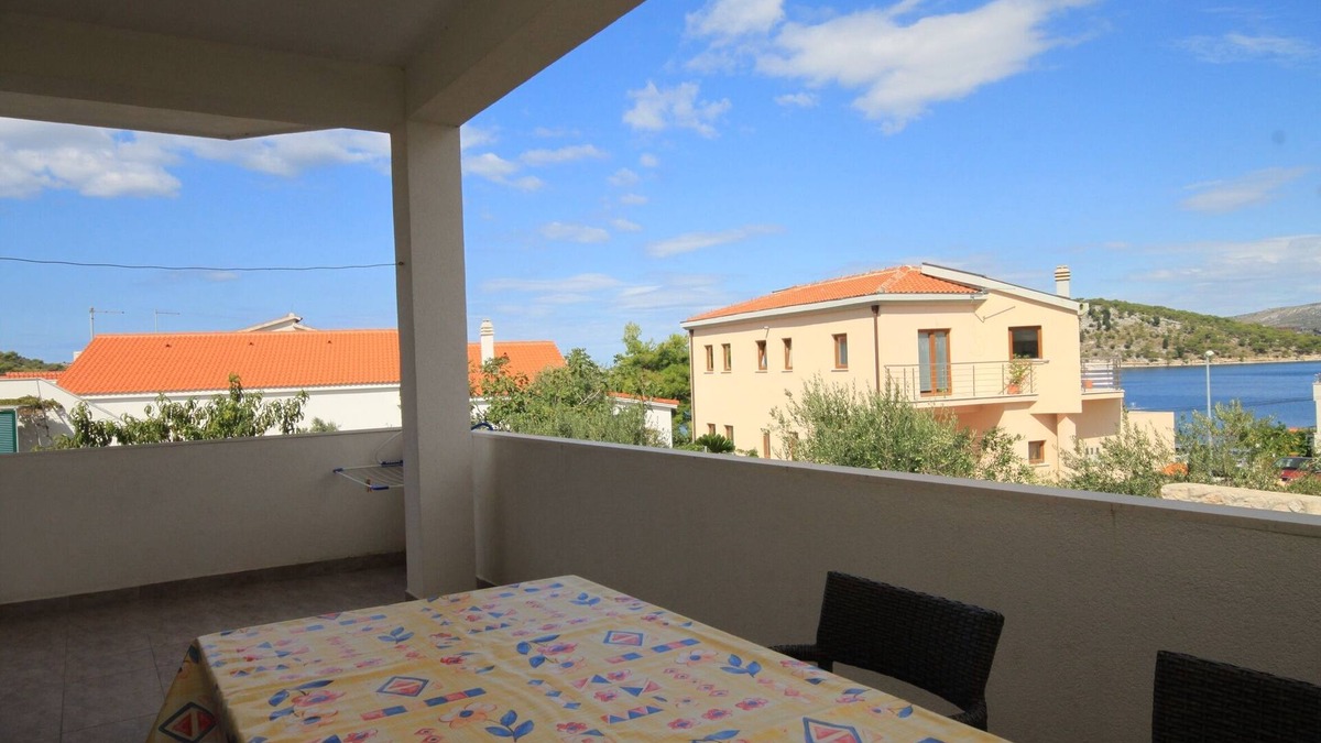 Razanj Apartment | Two bedroom apartment with terrace Ražanj, Rogoznica (A-8361-a)