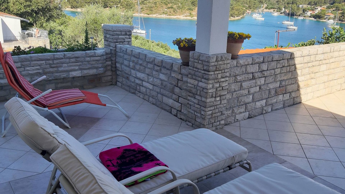Necujam Apartment | Two bedroom apartment with terrace and sea view Nečujam, Šolta (A-2089-a)