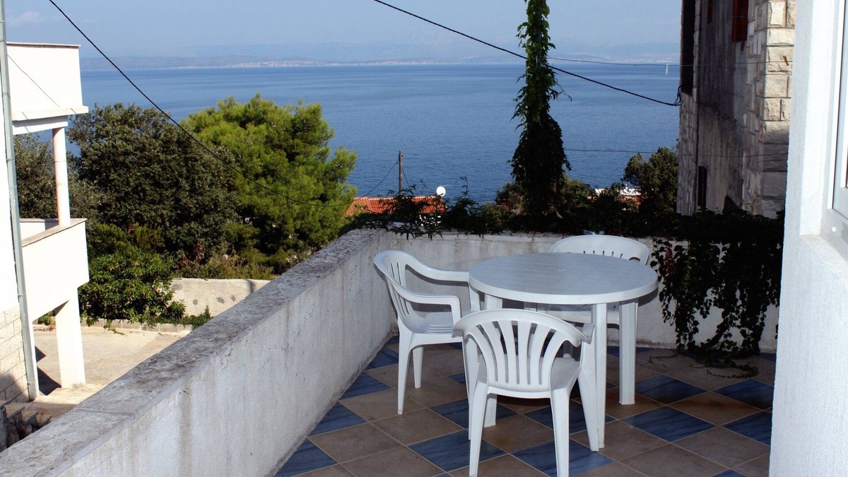 Stomorska Apartment | Two bedroom apartment with terrace and sea view Stomorska, Šolta (A-5238-b)