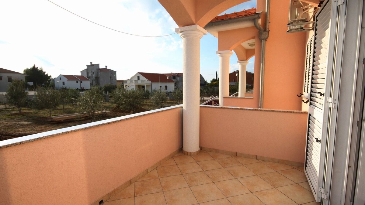 Vrsi Apartment | Two bedroom apartment with terrace Vrsi - Mulo, Zadar (A-5860-d)