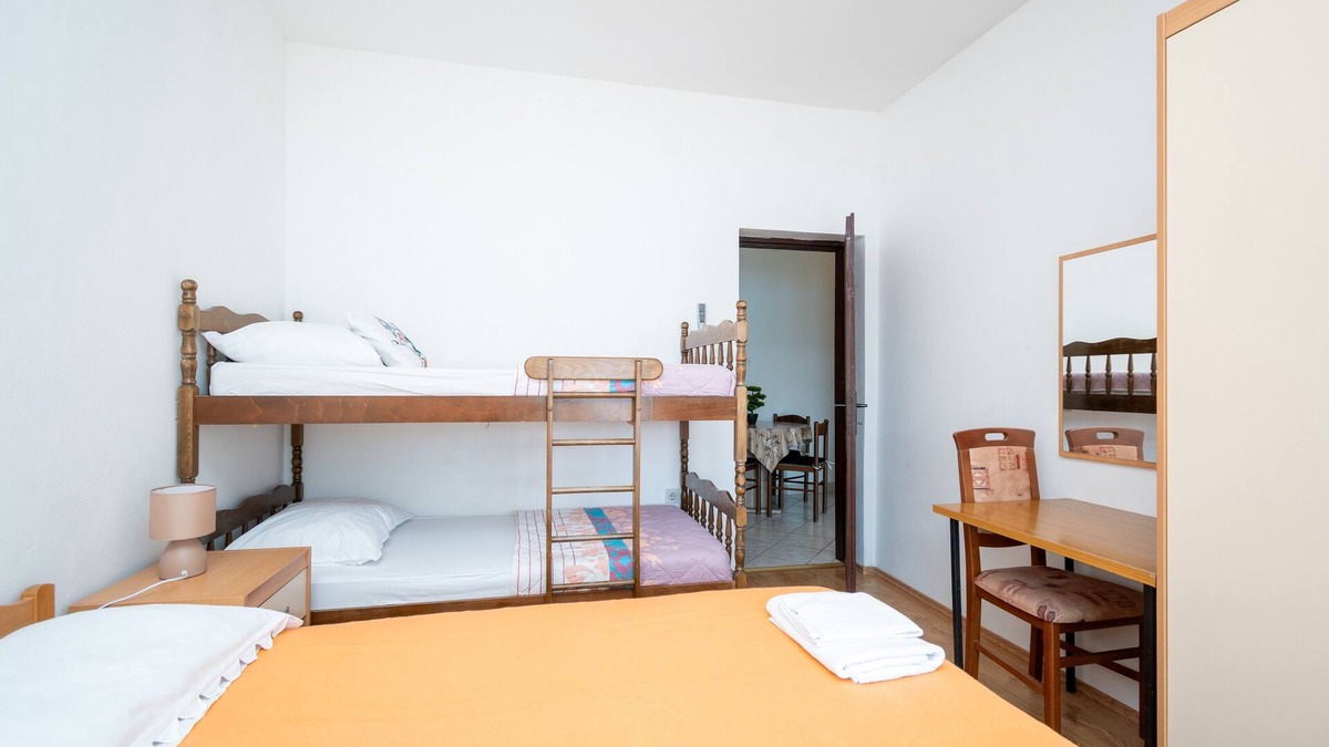 Metajna Apartment | Two bedroom apartment near beach Metajna, Pag (A-6395-e)