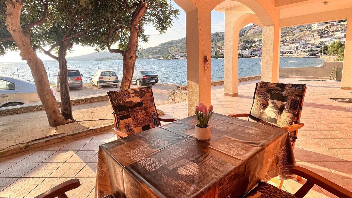 Metajna Apartment | Two bedroom apartment near beach Metajna, Pag (A-6465-c)
