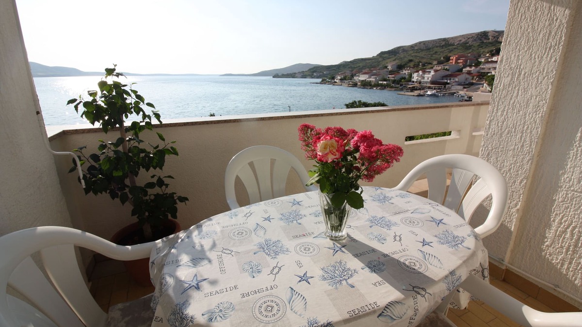 Metajna Apartment | Two bedroom apartment near beach Metajna, Pag (A-6486-b)