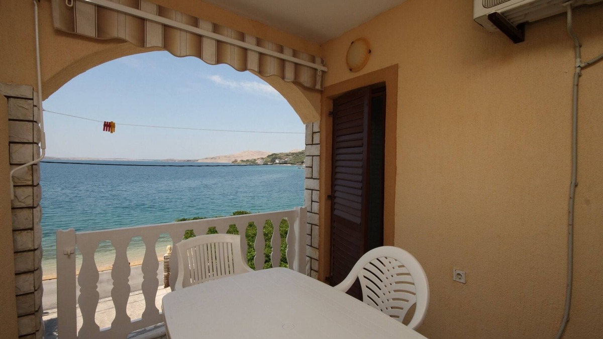 Metajna Apartment | Two bedroom apartment near beach Metajna, Pag (A-6497-d)