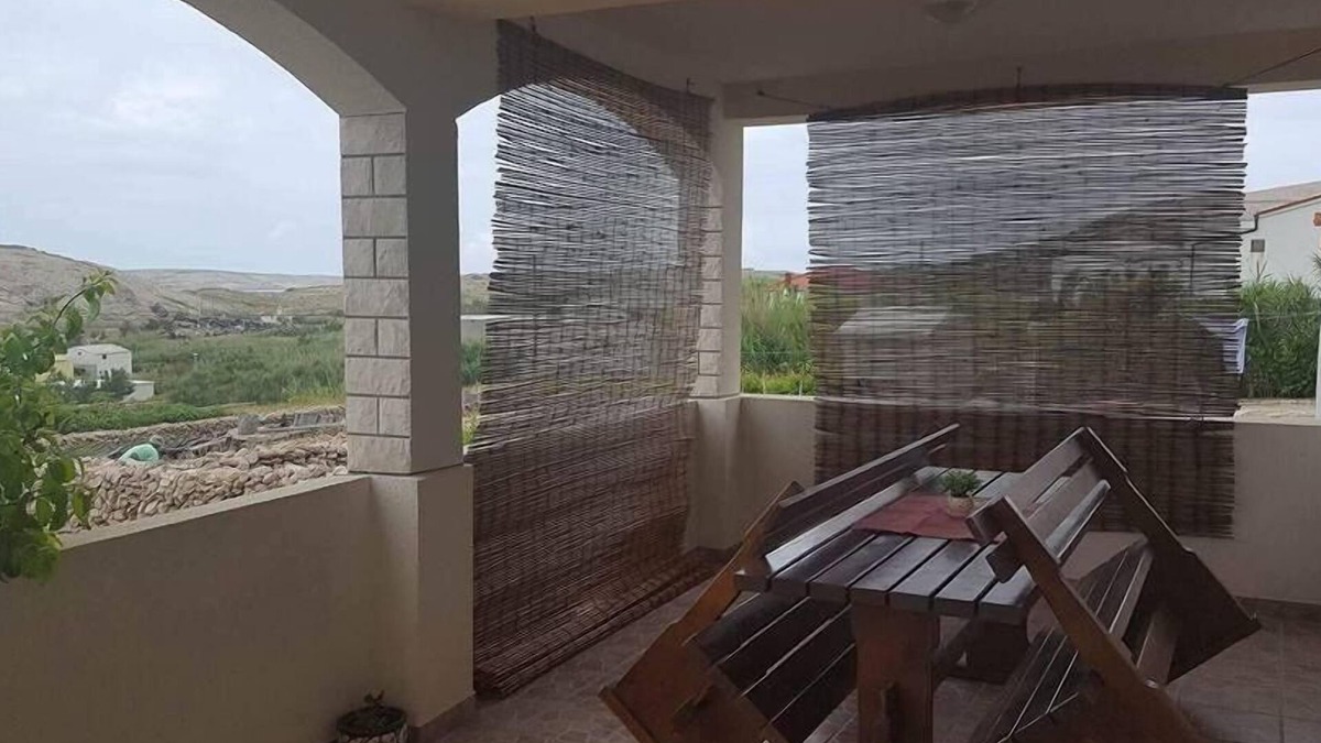 Kustici Apartment | Two bedroom apartment with terrace Zubovići, Pag (A-9363-c)