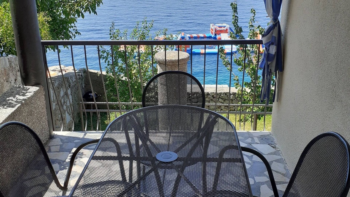 Senj House | Two-bedroom apartment in Senj with sea view