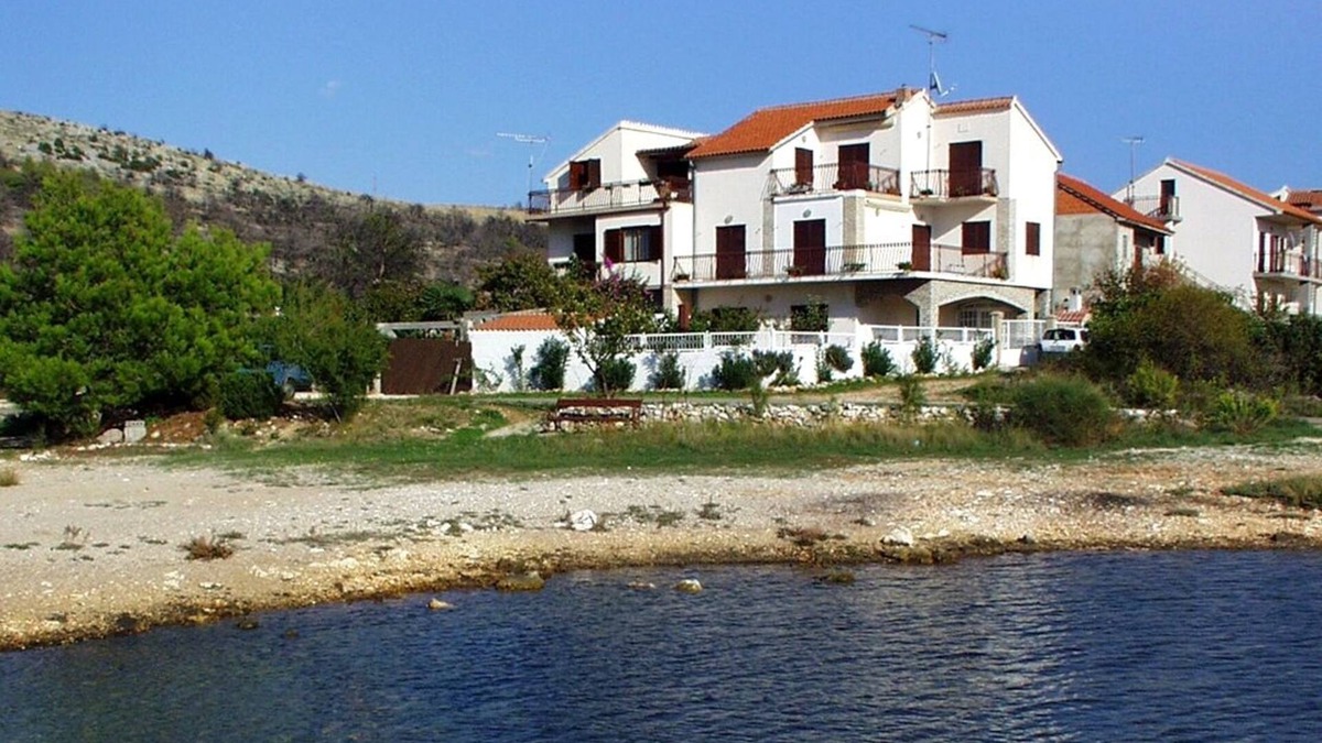 Zaboric Apartment | Two bedroom apartment near beach Žaborić, Šibenik (A-958-b)
