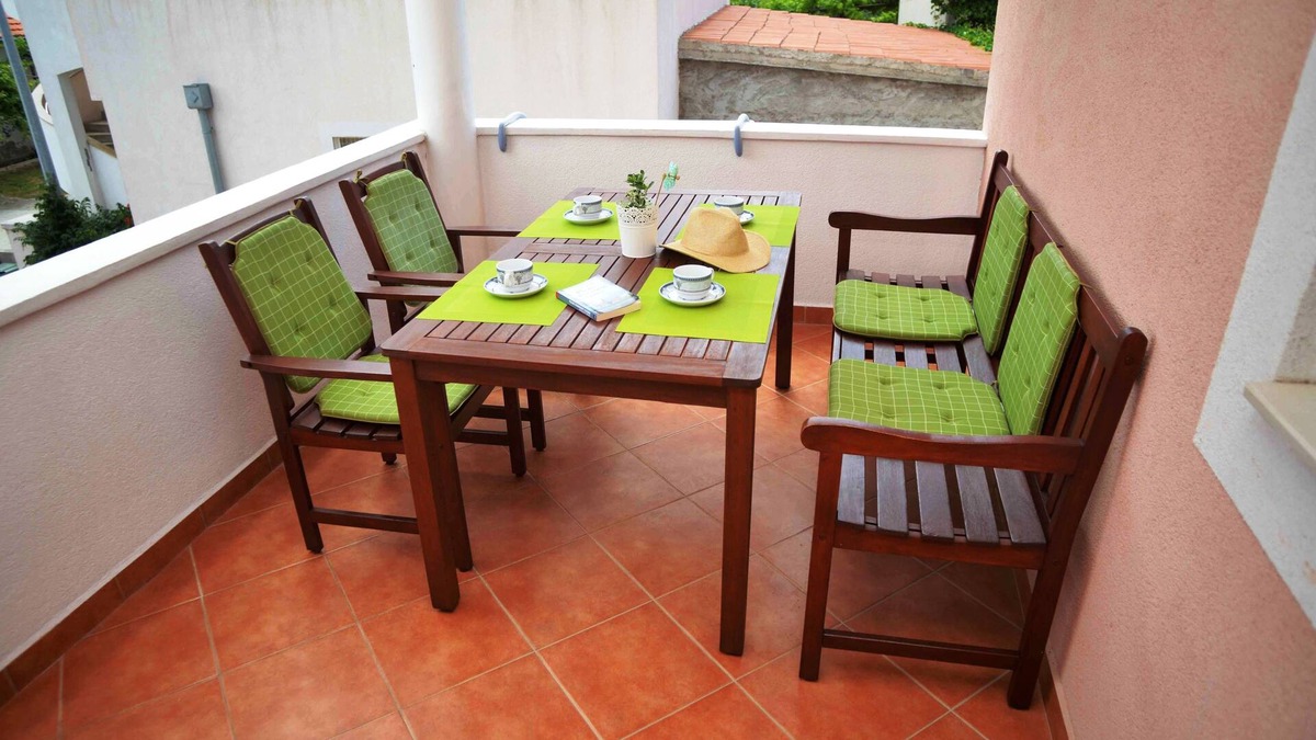 Murter Apartment | Two bedroom apartment near beach Betina, Murter (A-16742-a)