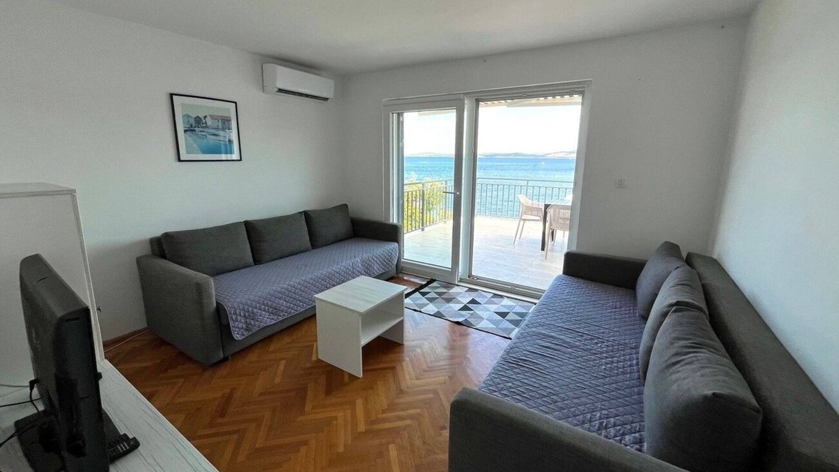 Maslinica Apartment | Two bedroom apartment near beach Maslinica, Šolta (A-774-b)