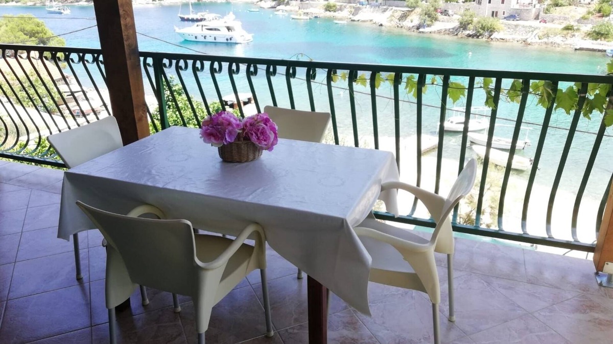 Rogac Apartment | Two bedroom apartment near beach Rogač, Šolta (A-5166-b)
