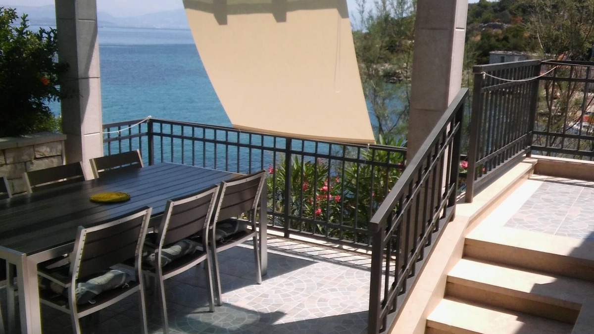 Cove Donja Krusica (Donje selo) Apartment | Two bedroom apartment near beach Cove Donja Kruščica - Donja Krušica, Šolta (A-11146-a)