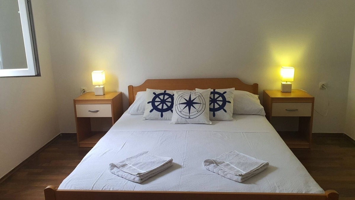 Dubrava Apartment | Two bedroom apartment near beach Cove Pještata, Pelješac (A-10210-b)