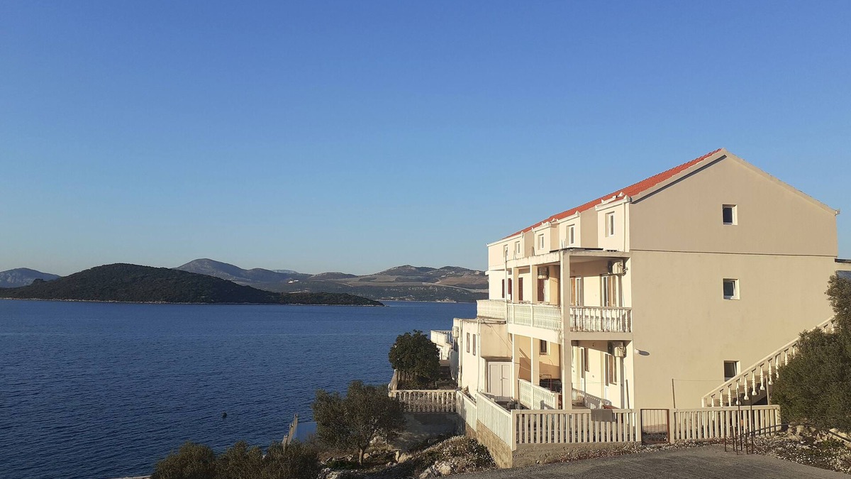 Dubrava Apartment | Two bedroom apartment near beach Cove Pještata, Pelješac (A-14440-b)