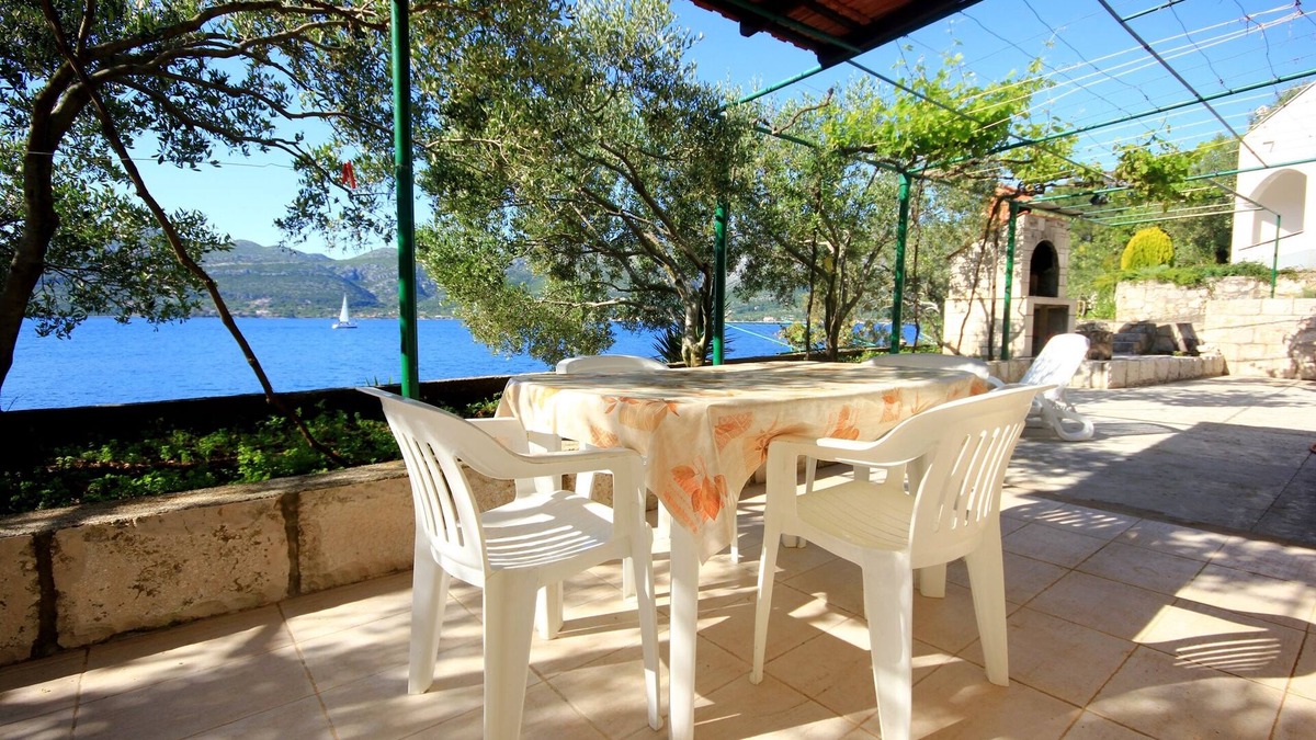 Cove Tri Zala (Zrnovo) Apartment | Two bedroom apartment near beach Tri Žala, Korčula (A-174-d)