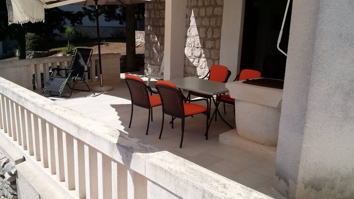 Lukoran Apartment | Two bedroom apartment near beach Lukoran, Ugljan (A-8494-b)