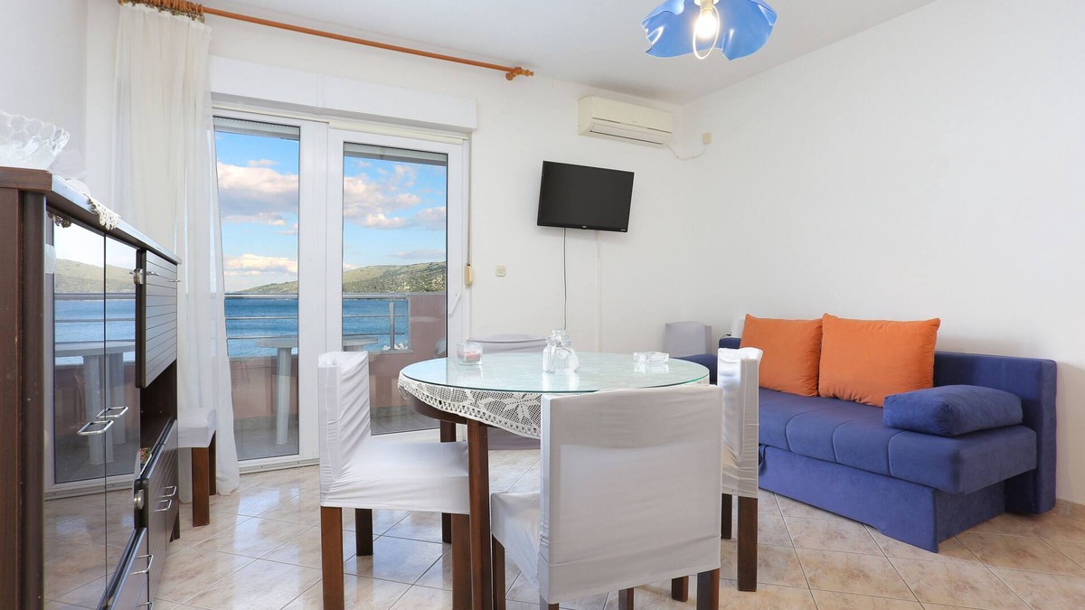 Poljica Apartment | Two bedroom apartment near beach Poljica, Trogir (A-19316-a)