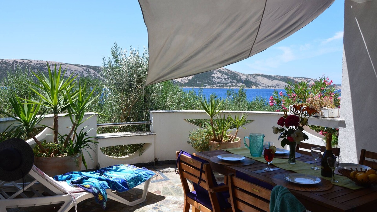 Stara Novalja Apartment | Two bedroom apartment near beach Stara Novalja, Pag (A-9396-c)