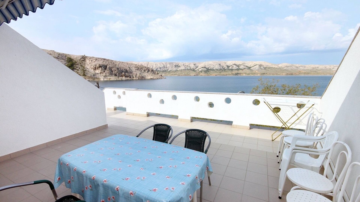 Metajna Apartment | Two bedroom apartment near beach Metajna, Pag (A-6289-a)