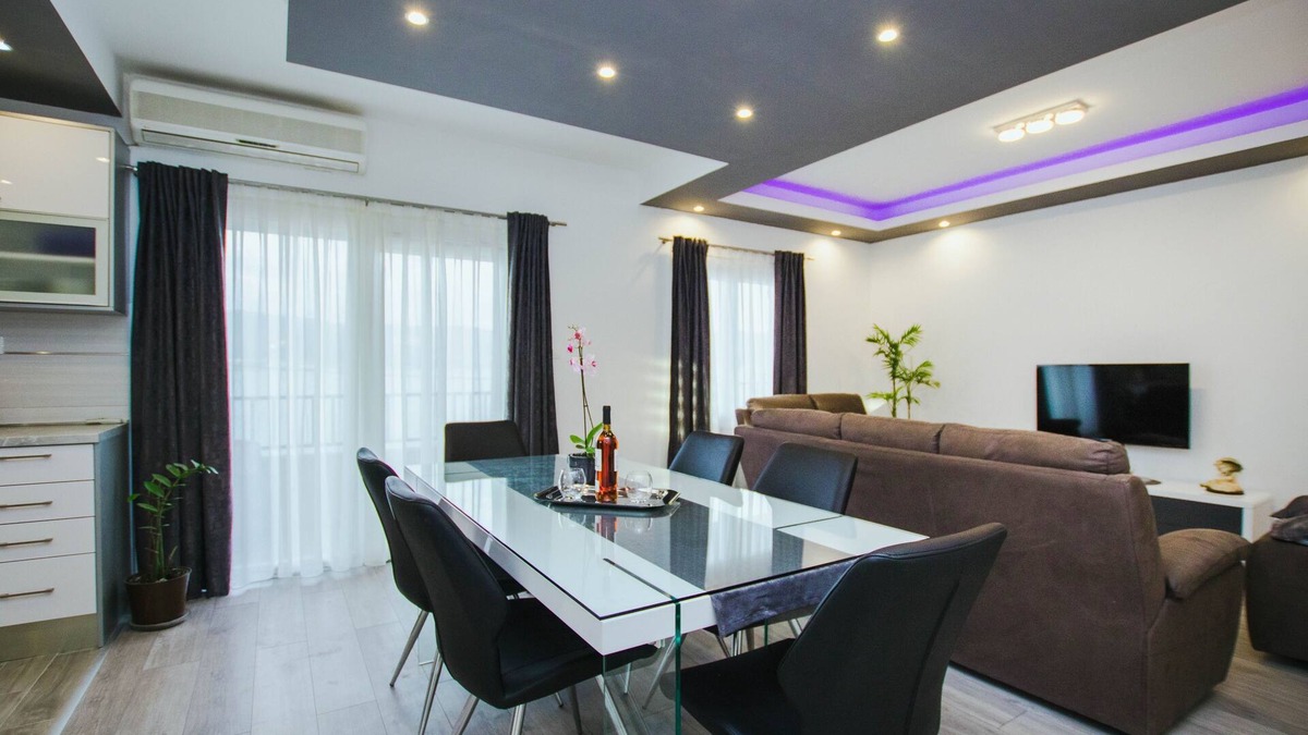 Arbanija Apartment | Two bedroom apartment near beach Arbanija, Čiovo (A-1122-b)