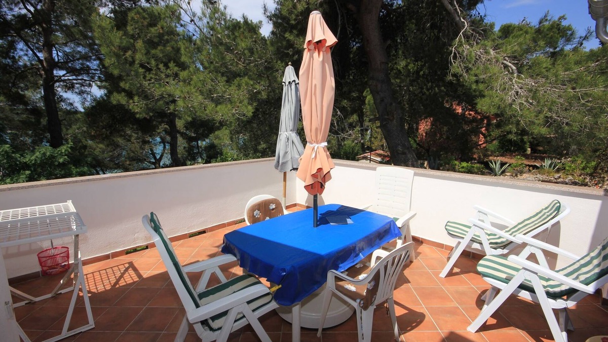 Artatore Apartment | Two bedroom apartment near beach Artatore, Lošinj (A-7935-a)