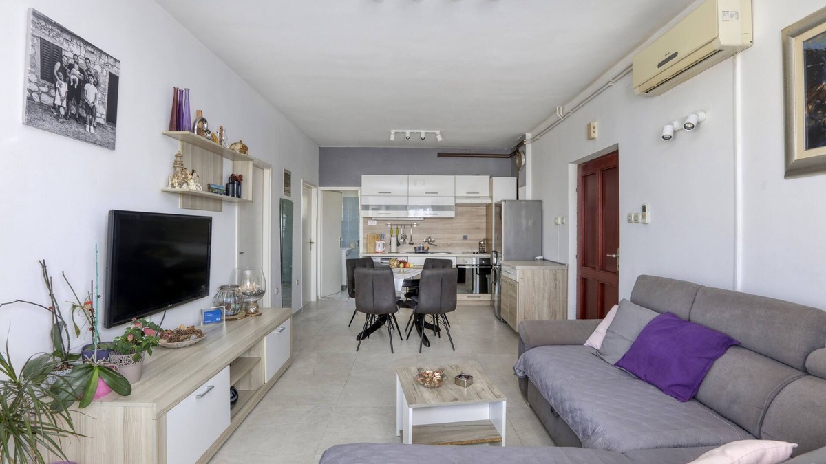 Jezera Apartment | Two bedroom apartment near beach Jezera, Murter (A-796-a)
