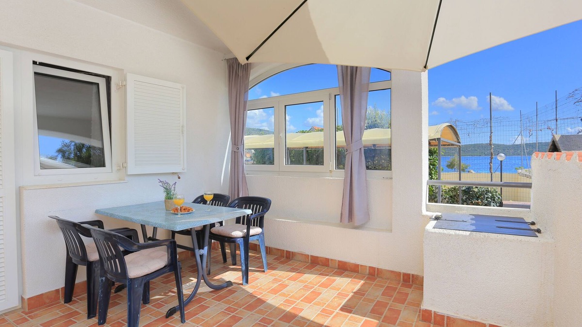Sevid Apartment | Two bedroom apartment near beach Sevid, Trogir (A-4286-c)