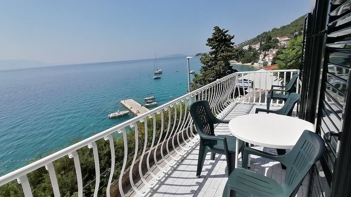 Brist Apartment | Two bedroom apartment near beach Brist, Makarska (A-505-a)