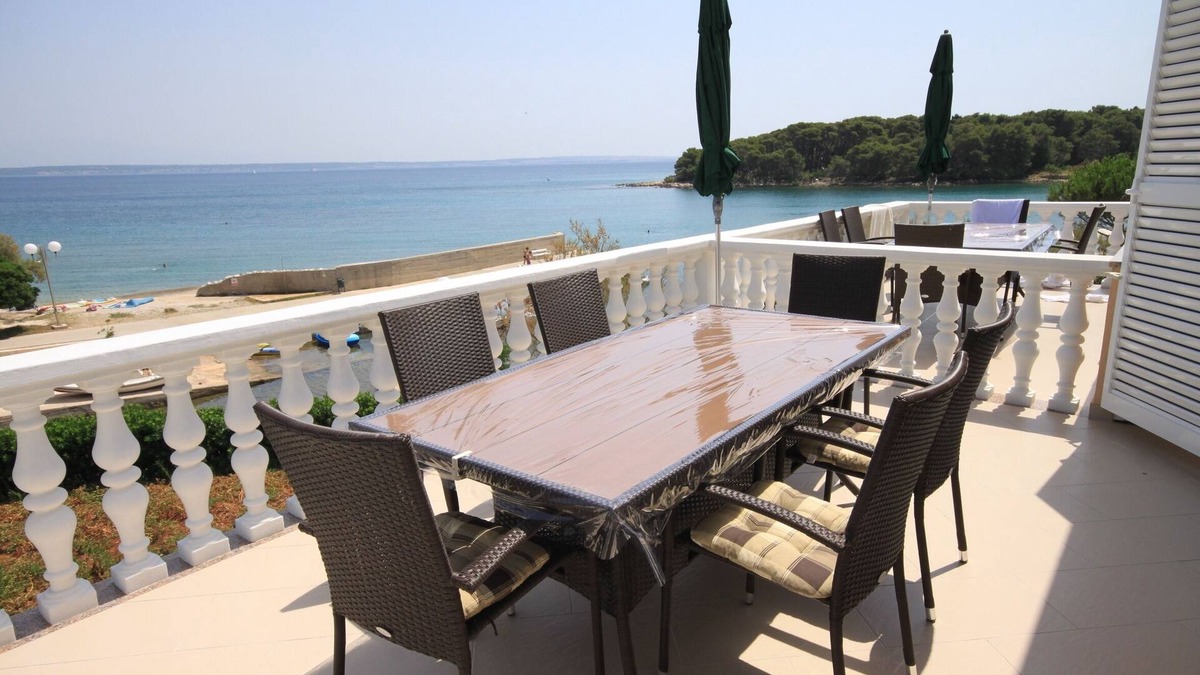Batalaza Apartment | Two bedroom apartment near beach Ugljan (A-829-b)