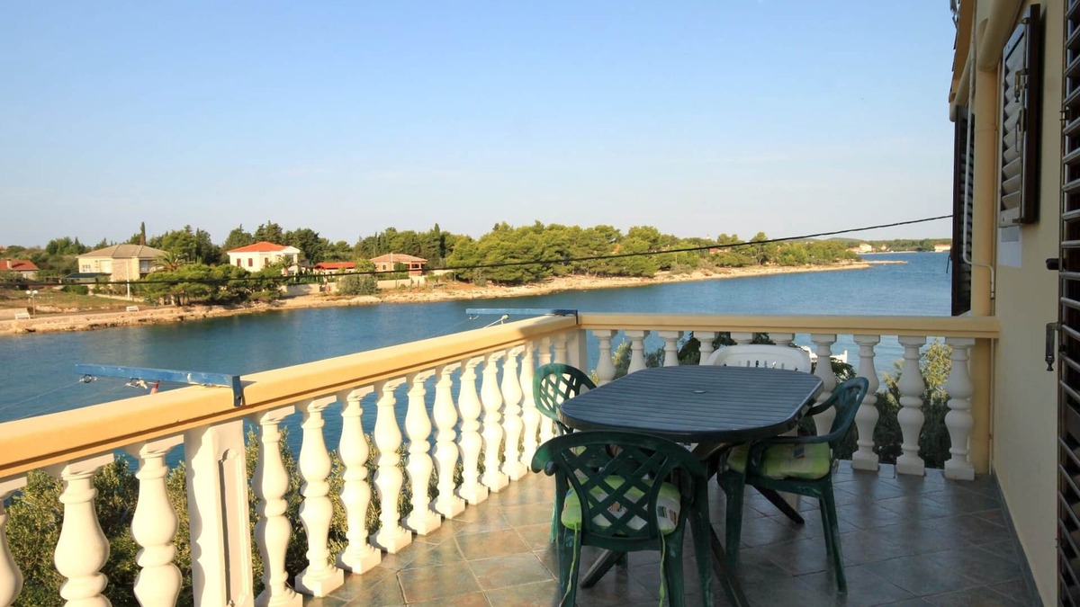 Ugljan Apartment | Two bedroom apartment near beach Ugljan (A-846-b)