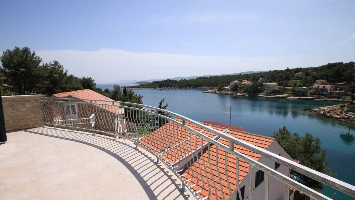 Cove Basina (Jelsa) Apartment | Two bedroom apartment near beach Basina, Hvar (A-8754-a)