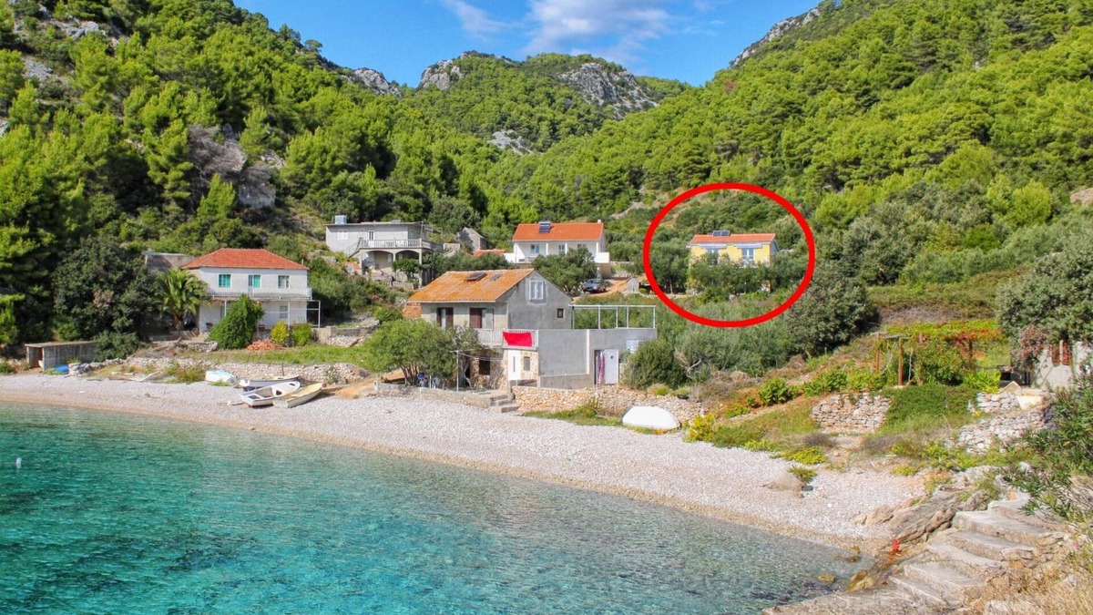 Gdinj Apartment | Two bedroom apartment near beach Cove Skozanje, Hvar (A-14899-a)