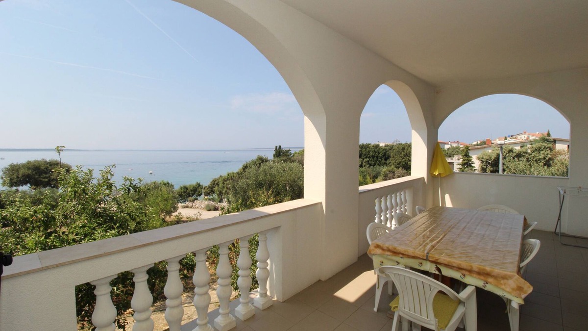 Mandre Apartment | Two bedroom apartment near beach Mandre, Pag (A-4084-a)