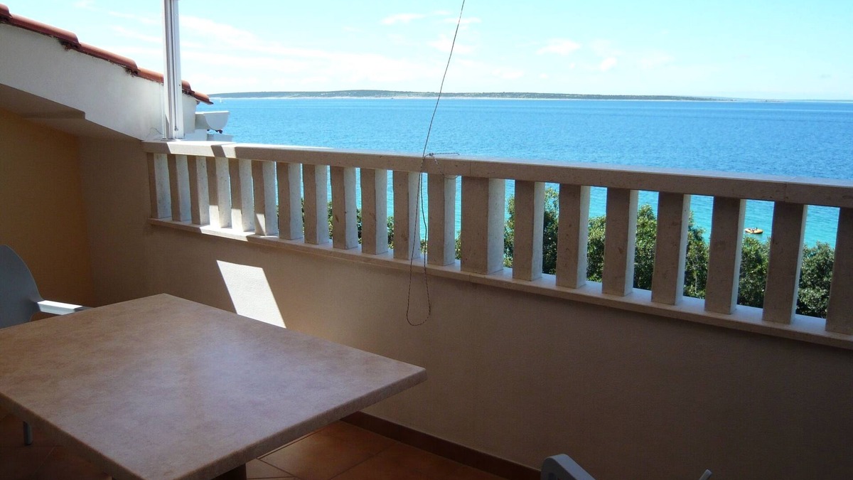 Mandre Apartment | Two bedroom apartment near beach Mandre, Pag (A-6518-d)