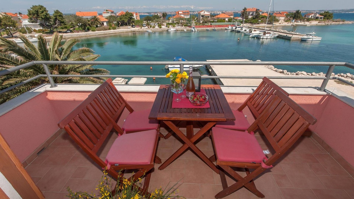 Poljana Apartment | Two bedroom apartment near beach Poljana, Ugljan (A-8432-c)