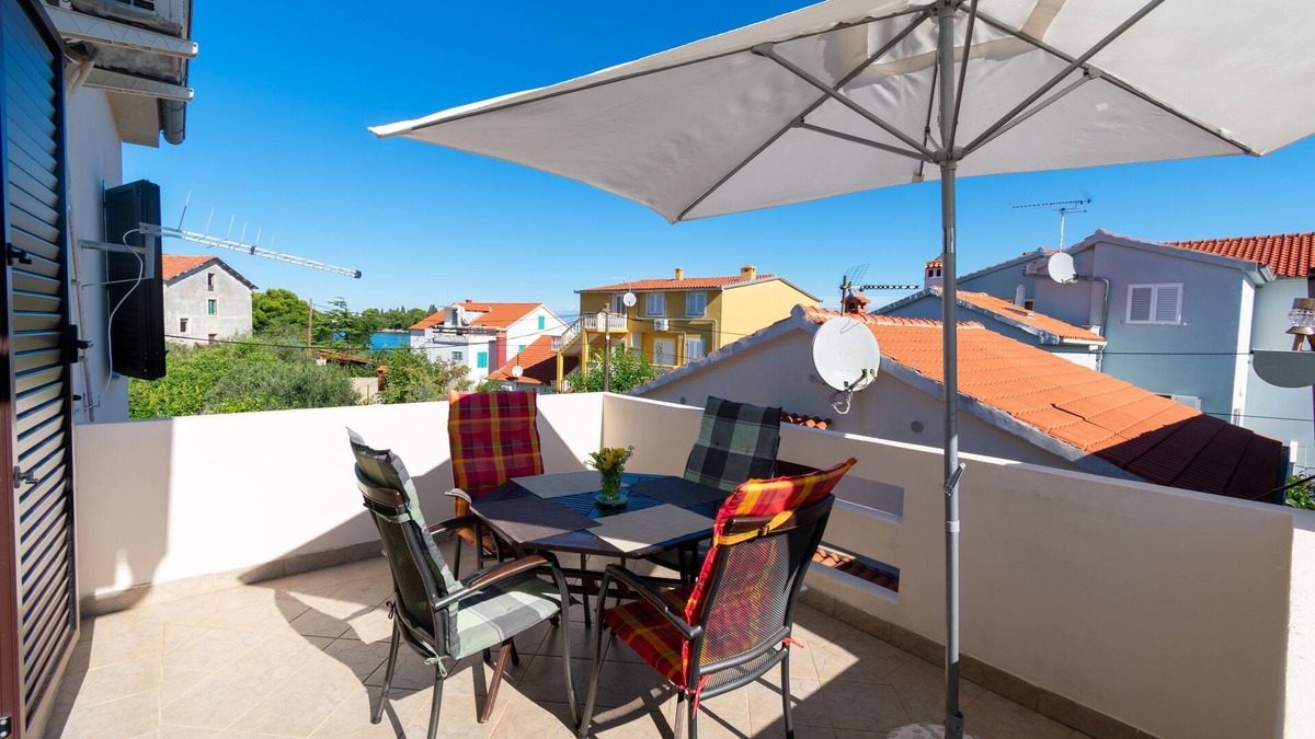 Preko Apartment | Two bedroom apartment near beach Preko, Ugljan (A-14917-a)